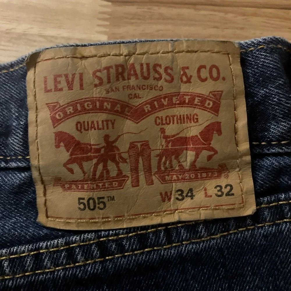 Men's Levis Jeans Size 34x32 Style 505 Straight Leg Dark Wash